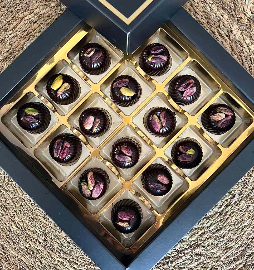 Antep Fıstıklı Lezzet Kutusu Beechocolate | El Yapımı Çikolata ve Kişiye Özel Lezzetler Antep Fıstıklı Lezzet Kutusu