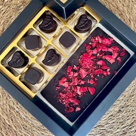 Çilekli Tablet Bar ve Sade Lezzet Kutusu